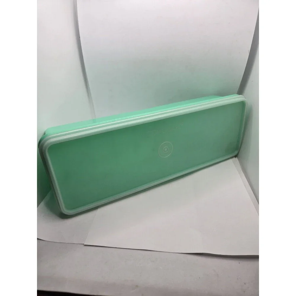 Tupperware Jadite Green Celery Keeper Container 782-8 w/Lid